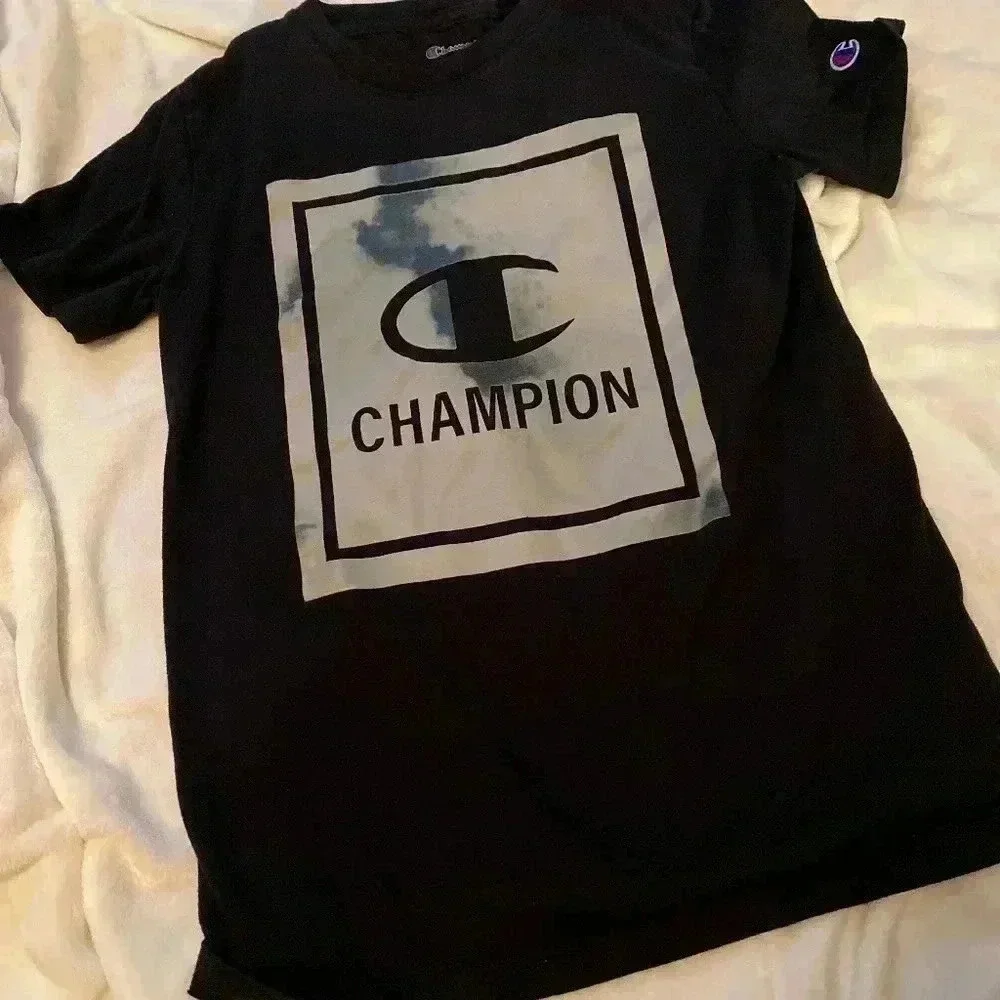 Champion boys tshirt size M‎